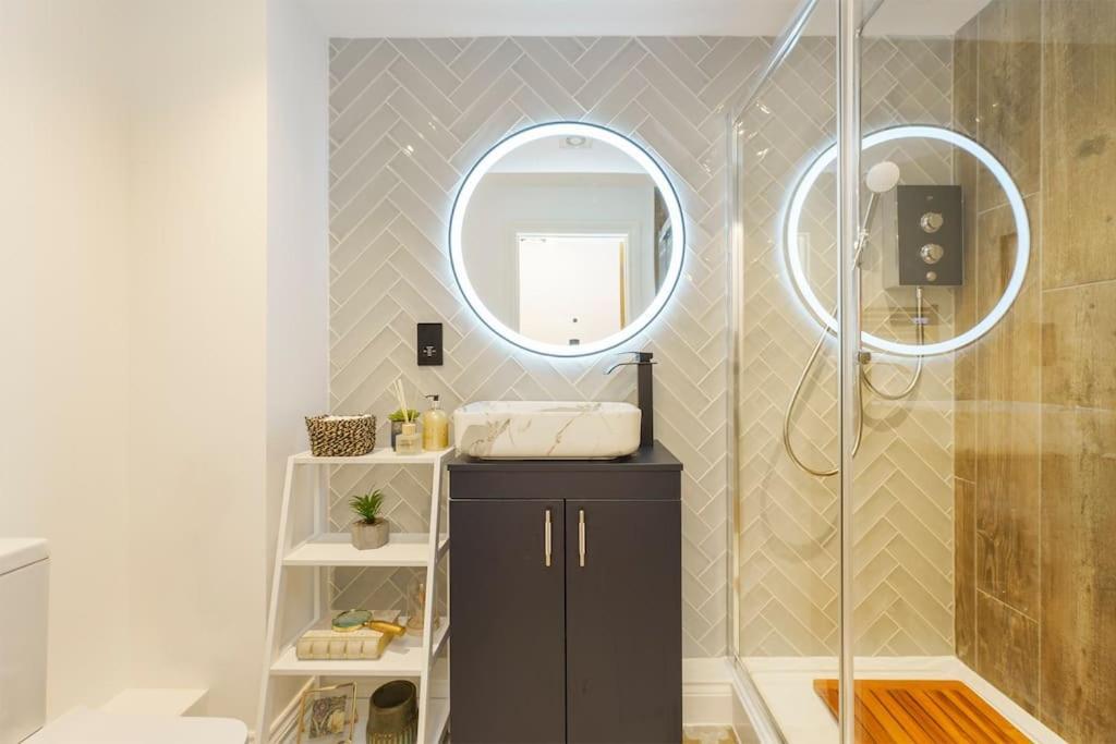 Darlington - 2 Bedroom Luxury Apartment By Mint Stays بريستول المظهر الخارجي الصورة